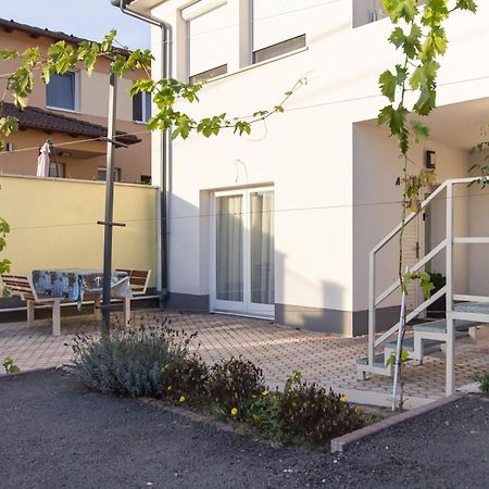 Deli Terasz A Apartman Free Parking, Self-Check-In Anytime Győr Kültér fotó