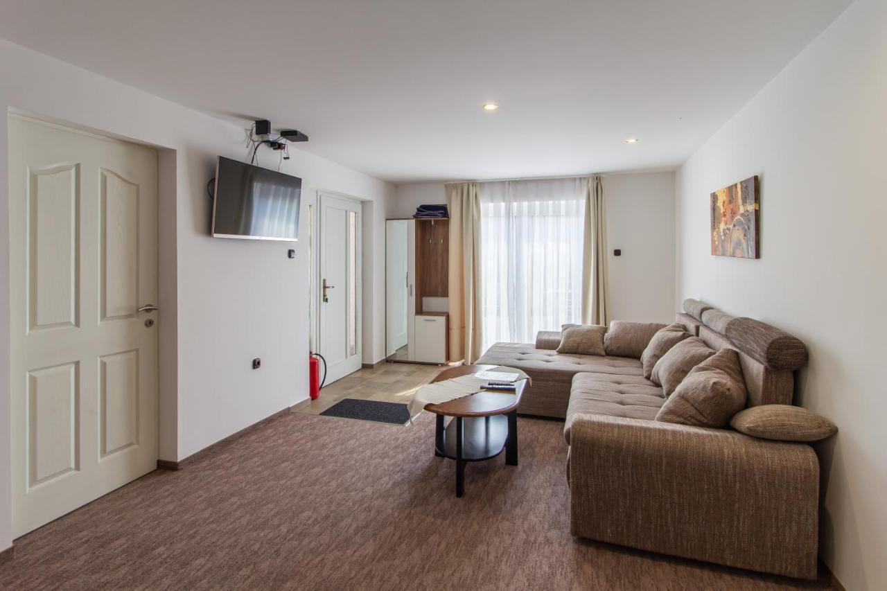 Deli Terasz A Apartman Free Parking, Self-Check-In Anytime Győr Kültér fotó