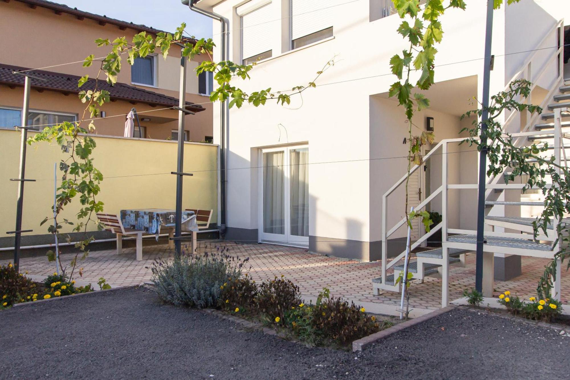 Deli Terasz A Apartman Free Parking, Self-Check-In Anytime Győr Kültér fotó